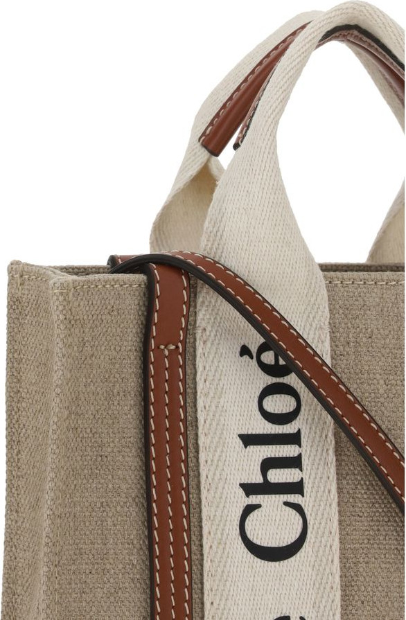 Chloé Woody sumkasi