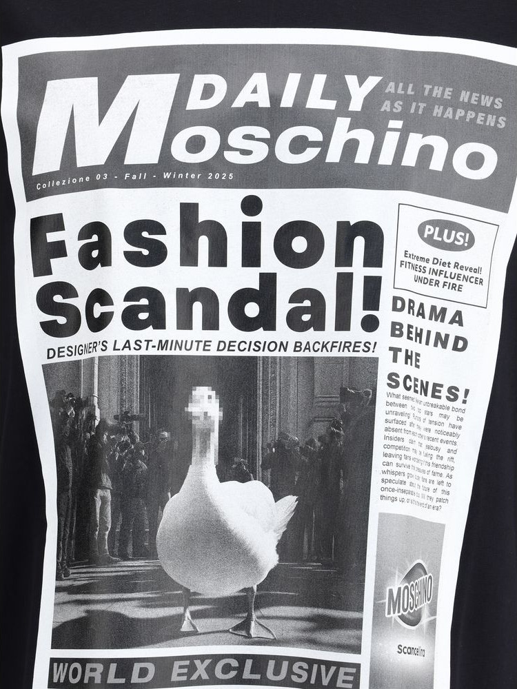 Moschino qora paxta futbolkasi
