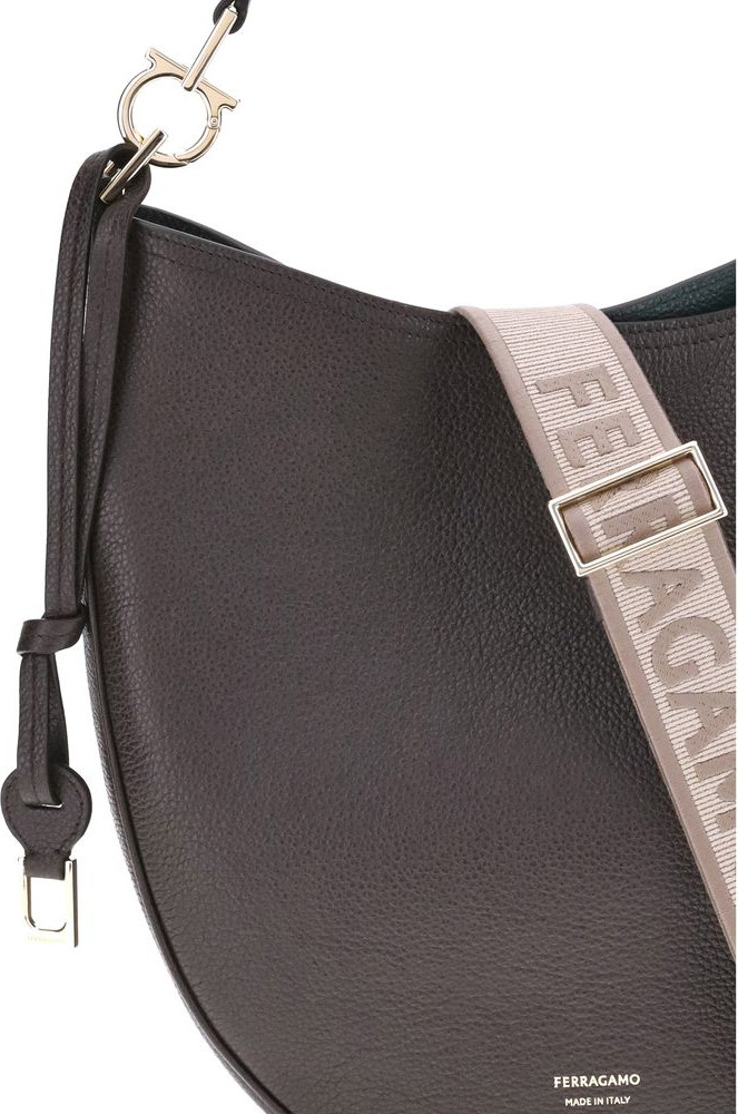 Ferragamo North-South Yeng Kiyimi