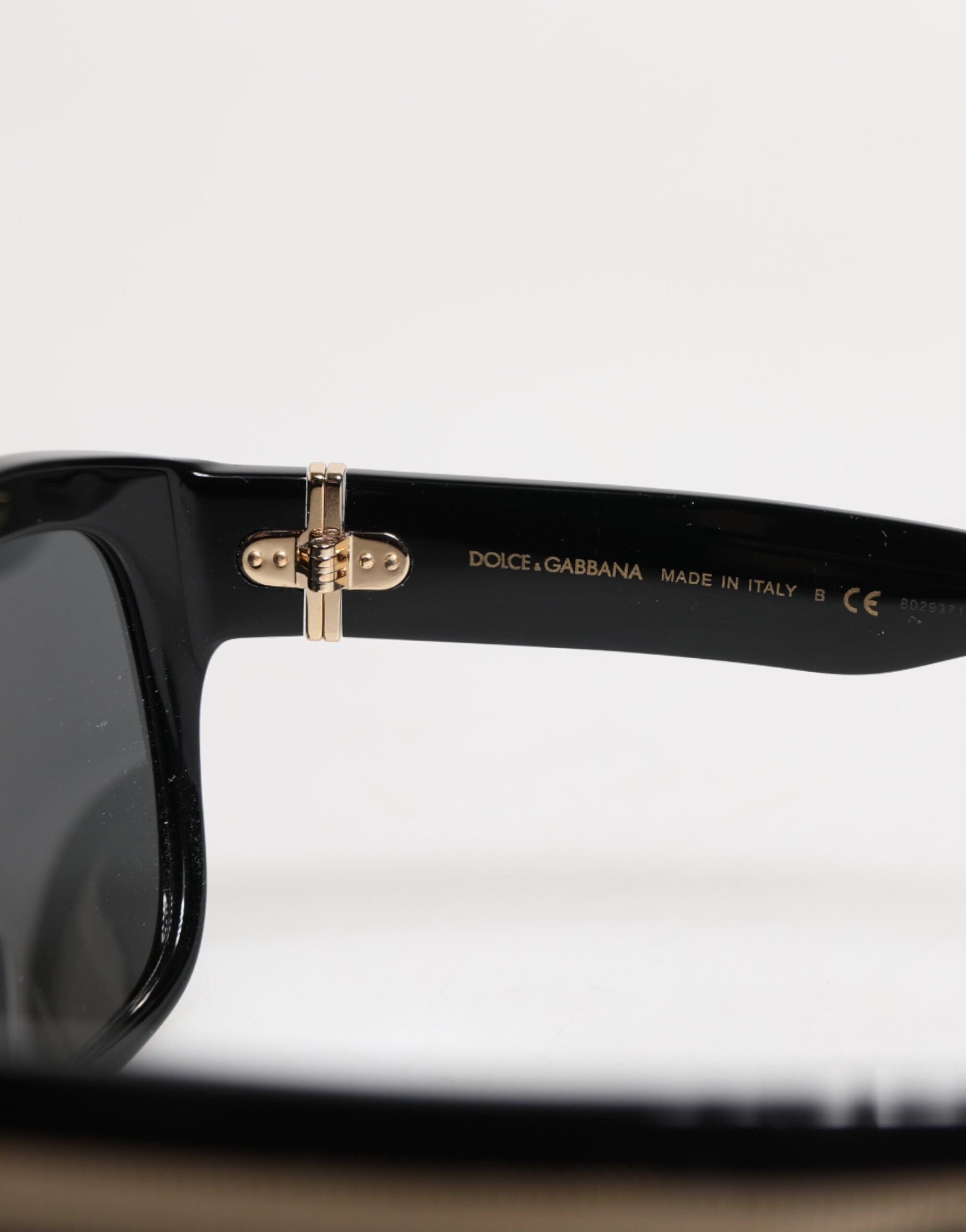 Солнцезащитные очки Dolce & Gabbana Черная квадратная ацетатная оправа DG4398-F
