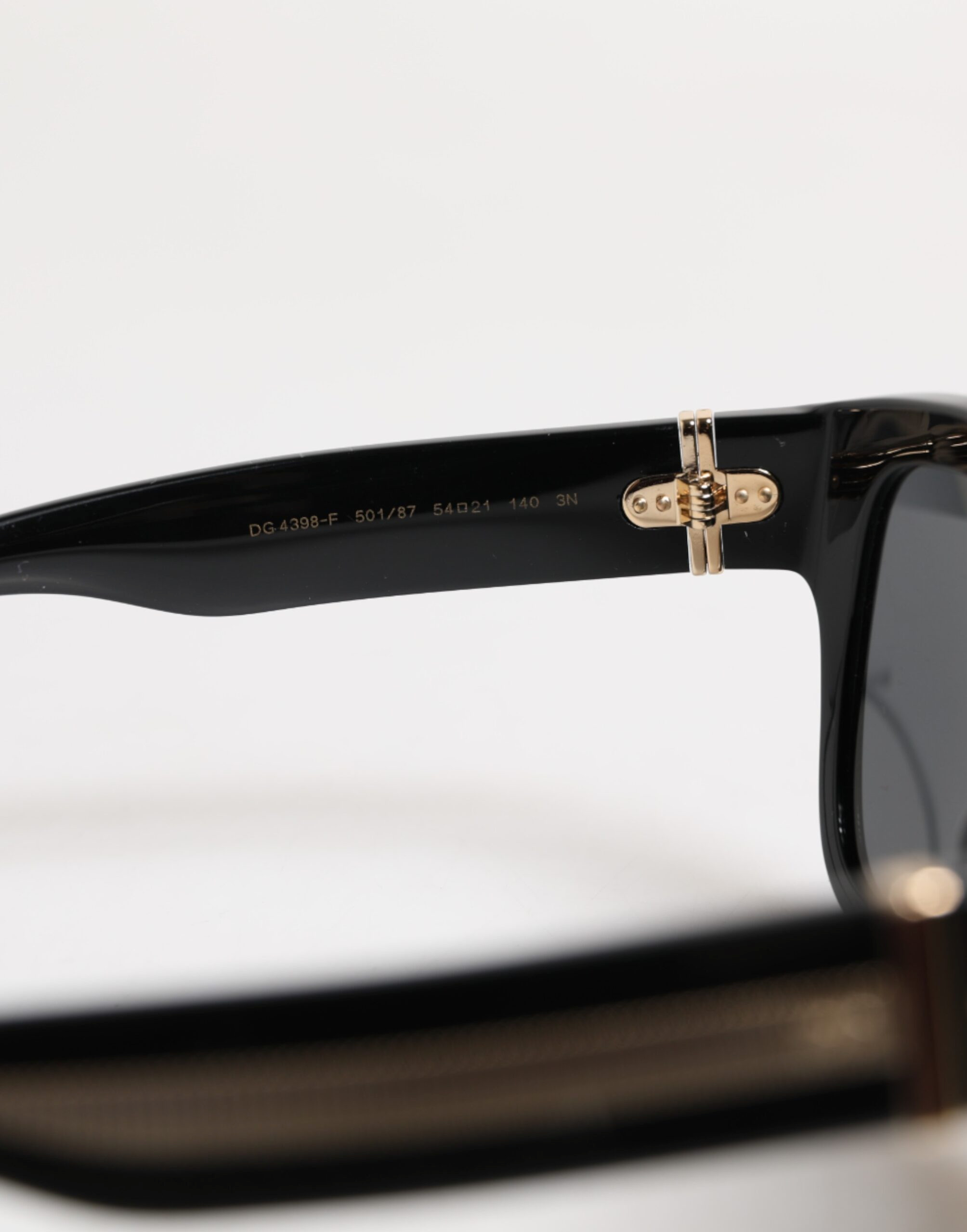 Солнцезащитные очки Dolce & Gabbana Черная квадратная ацетатная оправа DG4398-F