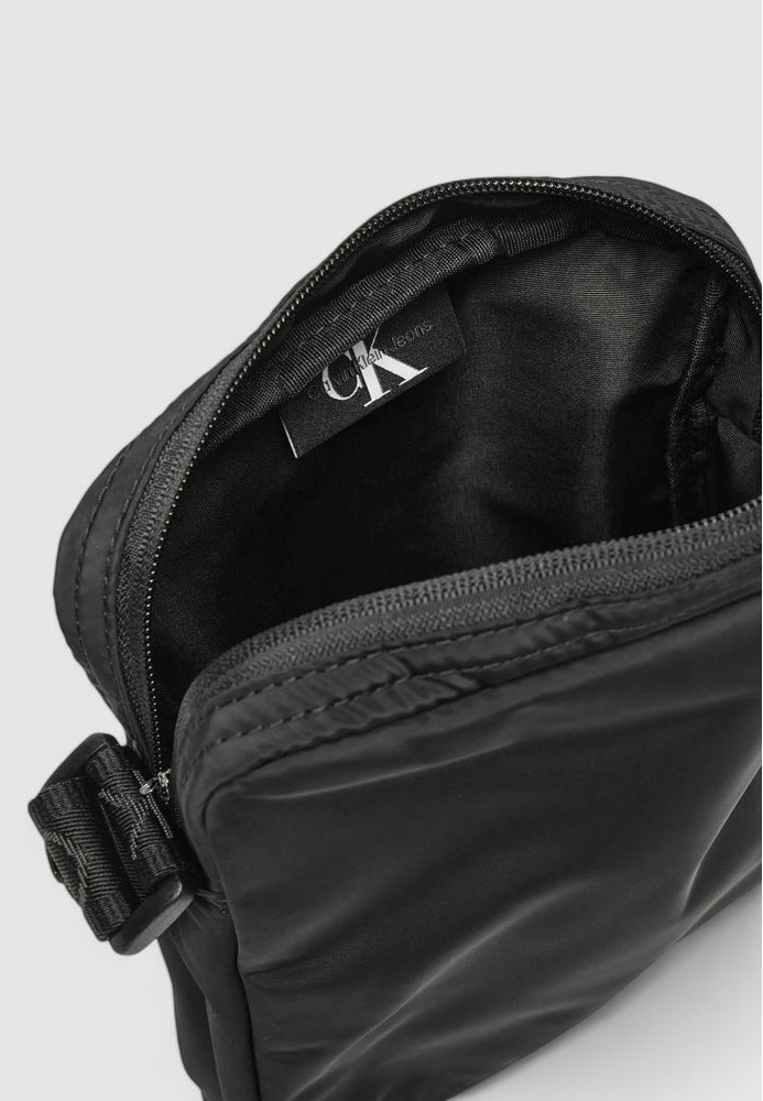 Сумка-мессенджер Calvin Klein OVER WEBBING REPORTER18 NY