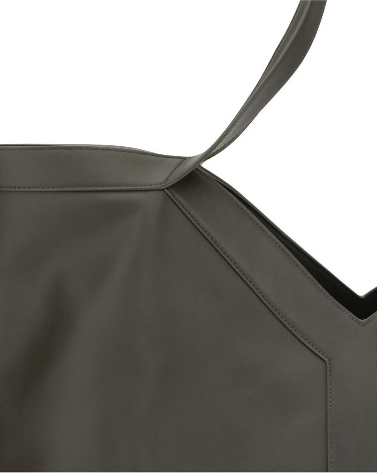 Сумка-тоут Saint Laurent Oversized leather Y Tote Bag