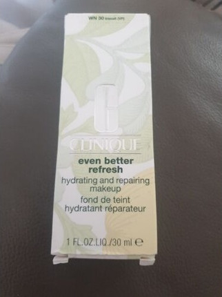 Foundation Clinique Even Better Refresh Hydrating and Repairing Makeup