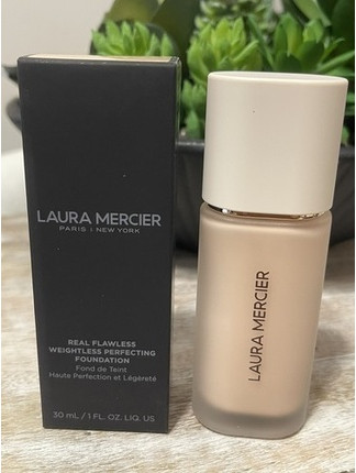 Foundation Laura Mercier True Flawless Weightless Perfecting Foundation Opal