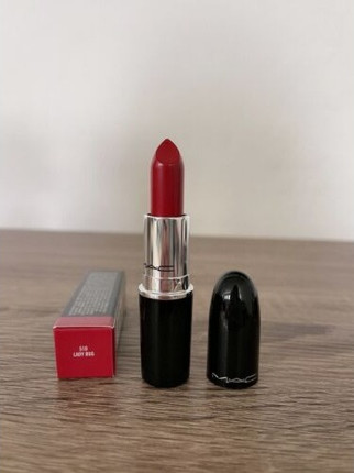 Lipstick MAC Lustreglass Sheer-Shine Lipstick Lady Bug 510
