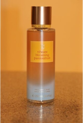 Fragrance Mist Victoria's Secret Vibrant Blooming Passionfruit