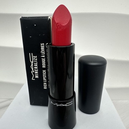 Lipstick MAC Cosmetics Mineralize Rich Lipstick So Good Red