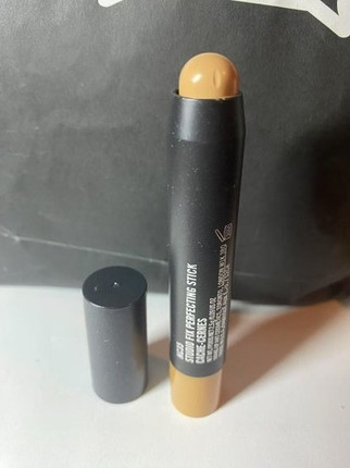 Консилер MAC Cosmetics