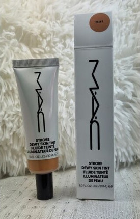 Skin Tint MAC Cosmetics Strobe Dewy