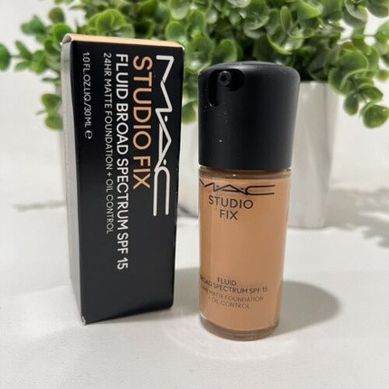 Foundation MAC Cosmetics Studio Fix Fluid SPF 15 Langanhaltendes mattes Make-up für 24H mit Talgkontrolle