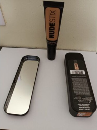 Foundation Nudestix Tinted Cover