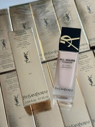 Foundation Yves Saint Laurent All Hours SPF 20