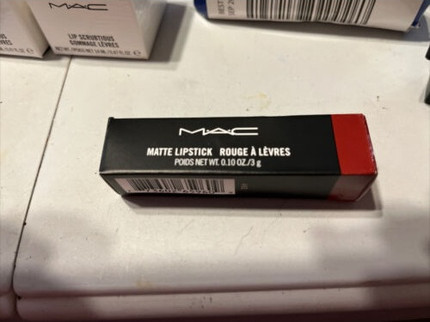 Помада MAC Matte Lipstick 665 Ring the Alarm