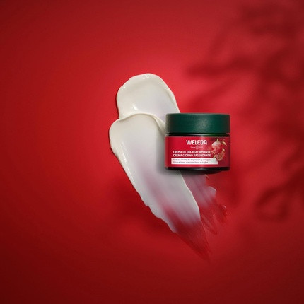 Weleda Granatapfel Straffende Tagescreme reduziert Linien und Falten, hellt auf und schützt vor Blaulicht mit Granatapfelöl und Maca-Peptiden – Natürliche Behandlung