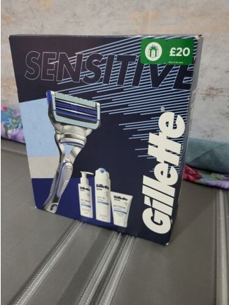 Facial Care Set Gillette SkinGuard Sensitive + Skin Shave Gel, Face Wash, and Moisturizer