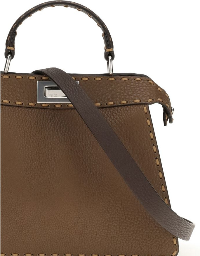 Коричневая кожаная сумка Fendi