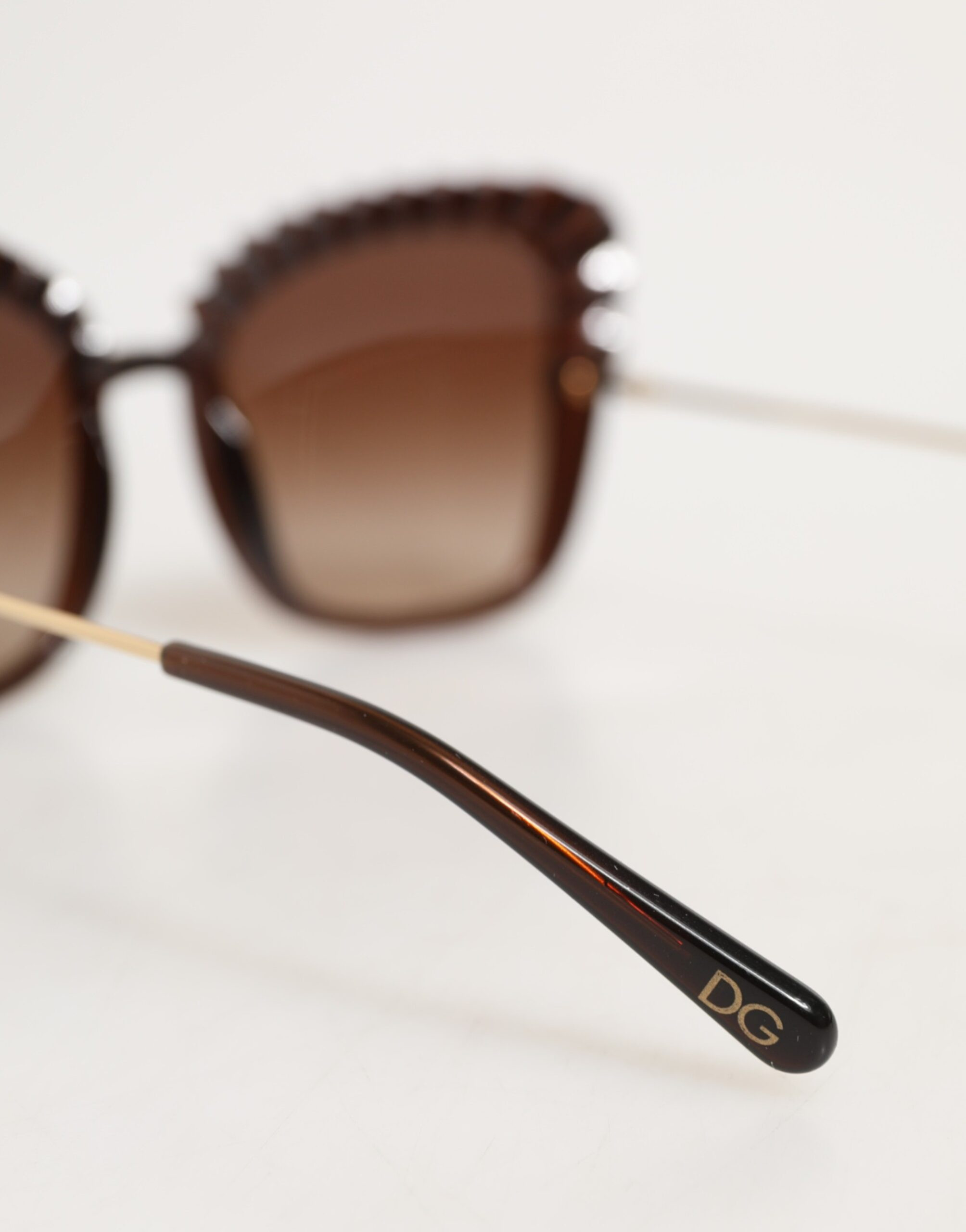Dolce & Gabbana quyosh ko'zoynaklari