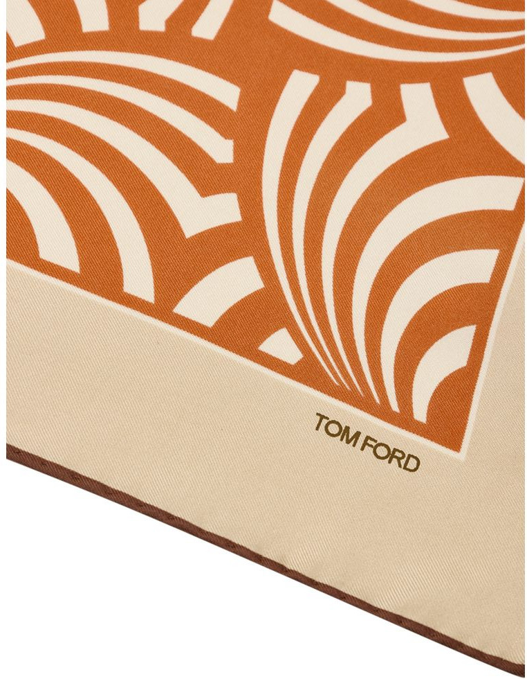 Tom Ford cho‘ntak ro‘moli