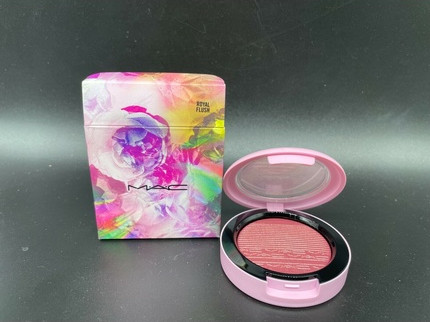 Хайлайтер MAC Cosmetics Extra Dimension Skinfinish