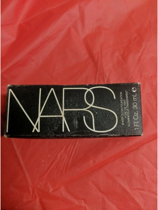 Тональная основа Nars Sheer Glow
