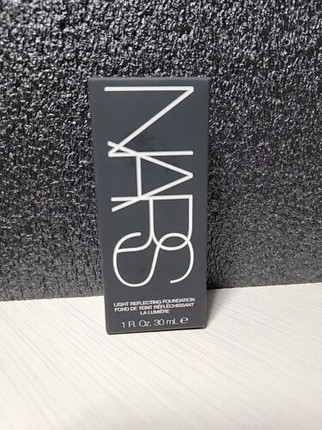 Тональная основа NARS Light Reflecting Foundation