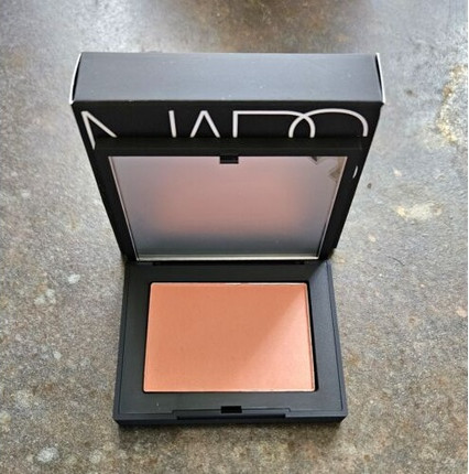 Пудра-румяна Nars AMOUR