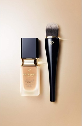 Foundation Brush Cle De Peau Beaute Light Coverage Foundation Brush