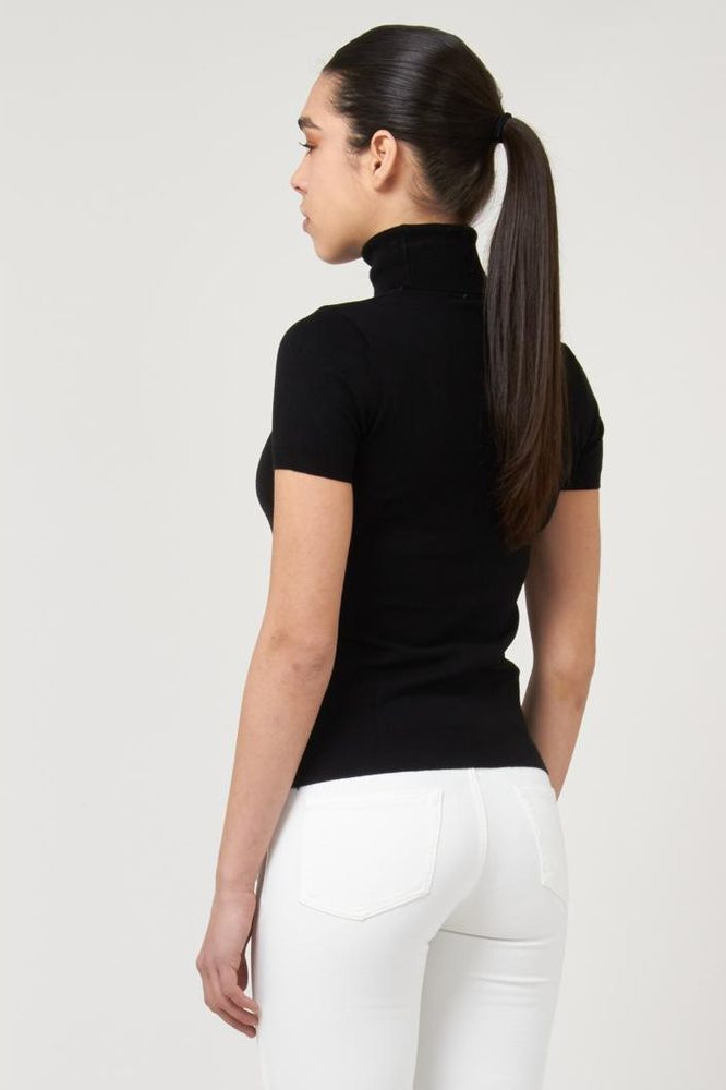 Turtleneck Gas