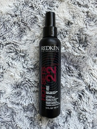 Redken's Thermo Setting Mist Issiqlikdan Himoyalovchi va Qayta Styling Qiluvchi Sprey