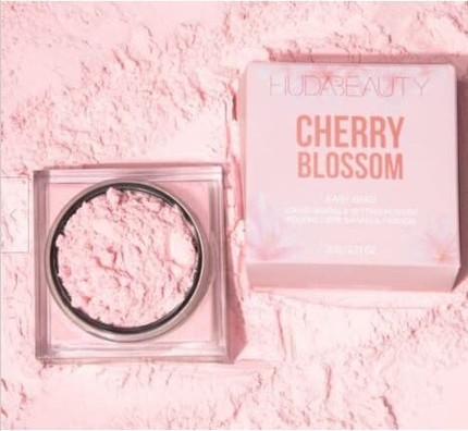 Рассыпчатая пудра для фиксации макияжа Huda Beauty Cherry Blossom Cake
