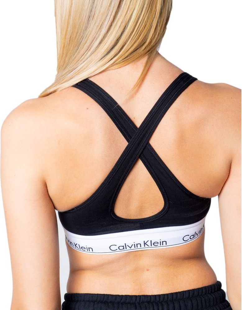 Calvin Klein Underwear ko'krak bezi