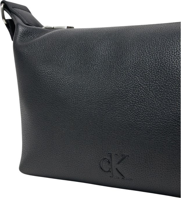 Calvin Klein sumkasi