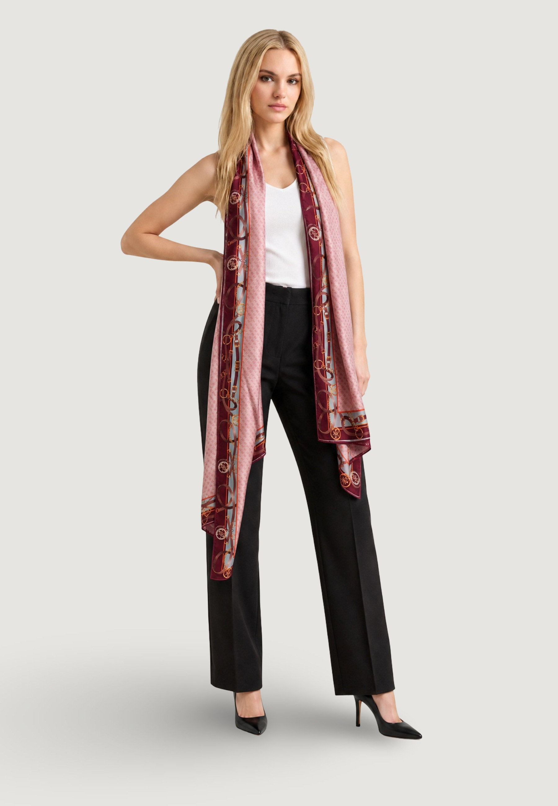 Шарфы GUESS