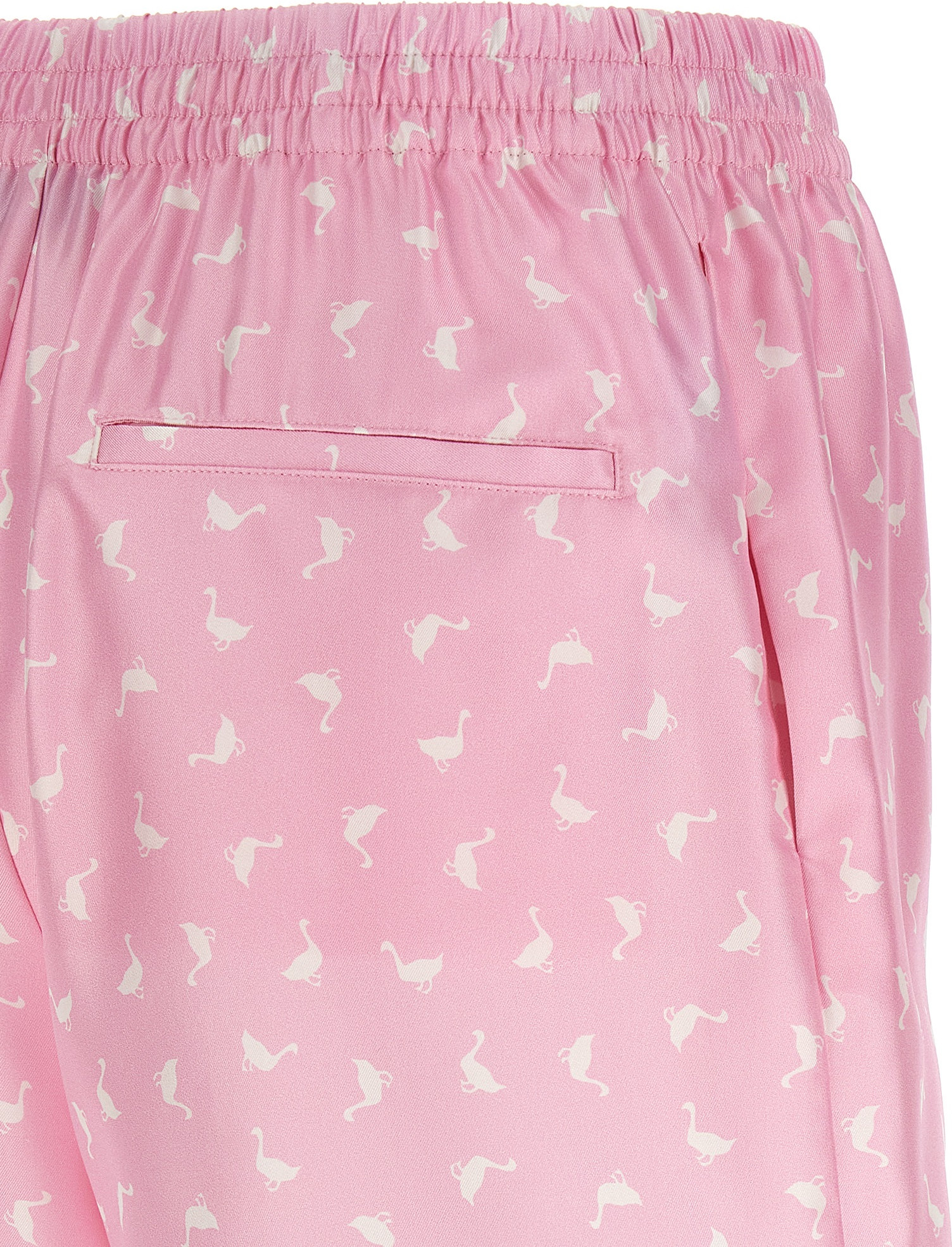 Moschino ipakdan tikilgan Bermuda shortilari